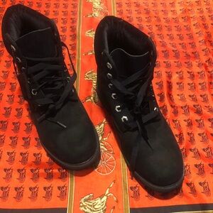Timberland  woman's black size 10 boots.
